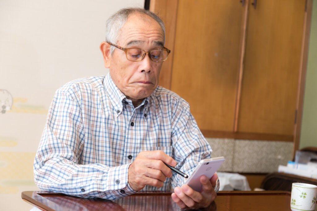 21 intro senior smartphone